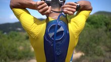 Tejido mesh con refuerzo en el bolsillo trasero