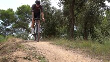 En terreno seco, mixto o compacto es donde mejor se comporta
