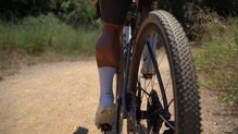 Buen comportamiento con cubiertas anchas pr�ximas al mtb
