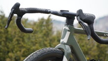 Cockpit con soporte incorporado de carbono