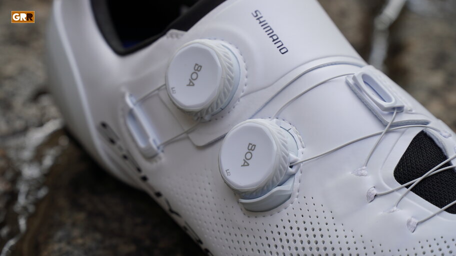 Disponible en varios colores y acabados